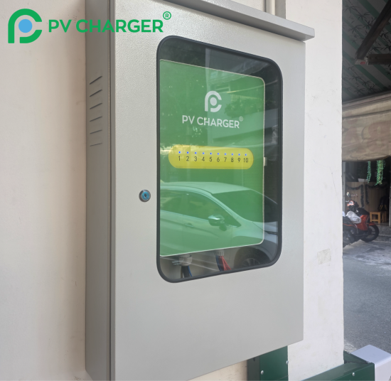 M01-10 TEN-WAY CHARGING STATION